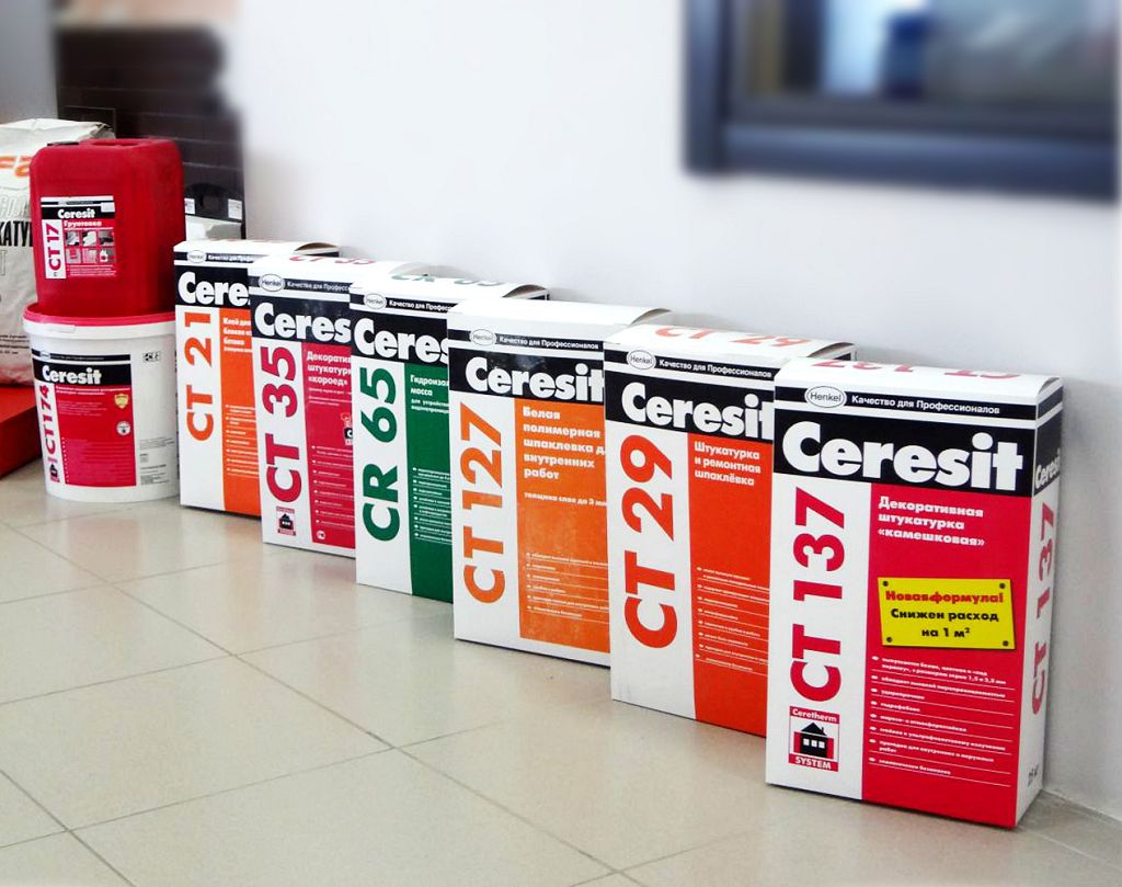 На фото показаны модифицированные сухие смеси от компании Ceresit