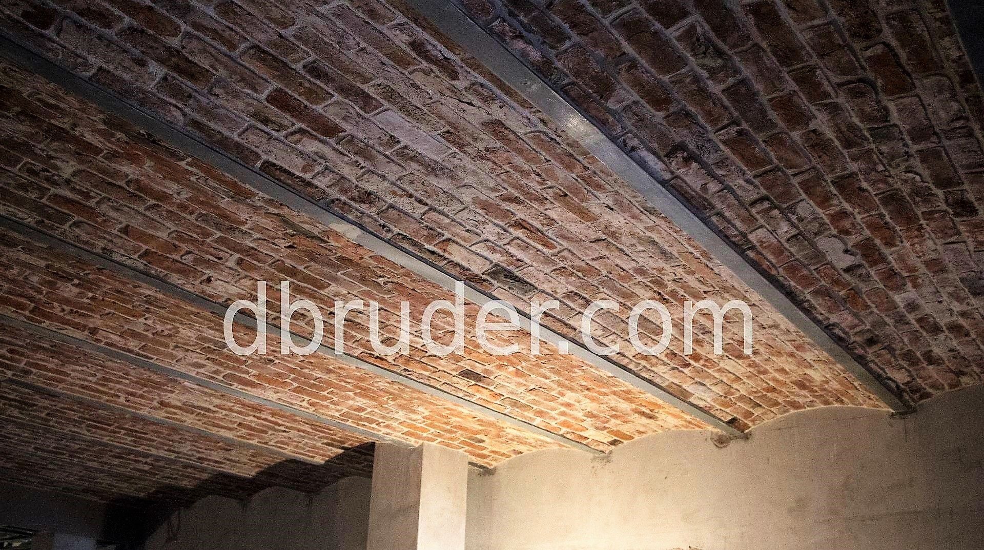 кирппичный сводчатый потолок в стиле ЛОФТ
