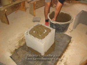 Первый блок заполнен бетоном и камнем