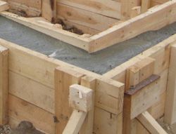 Заливка бетона в фундамент дома