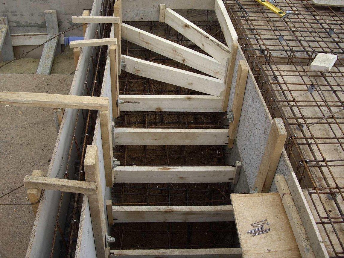 заливка лестницы из бетона