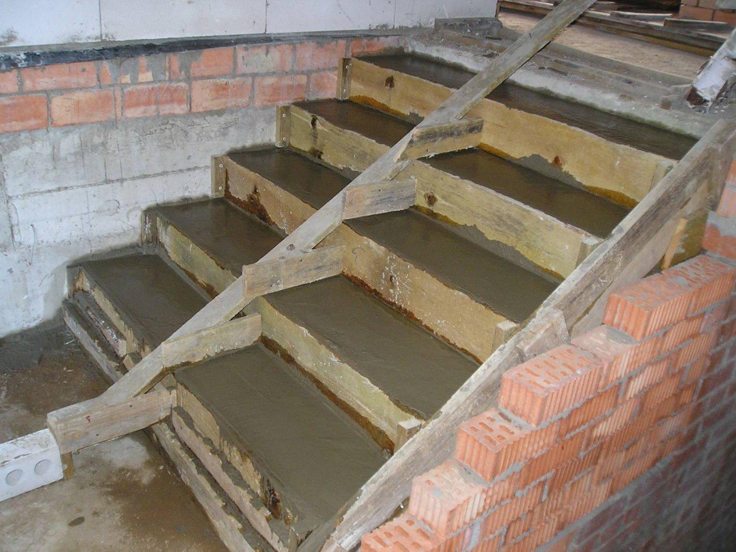 Как залить бетонную лестницу своими руками