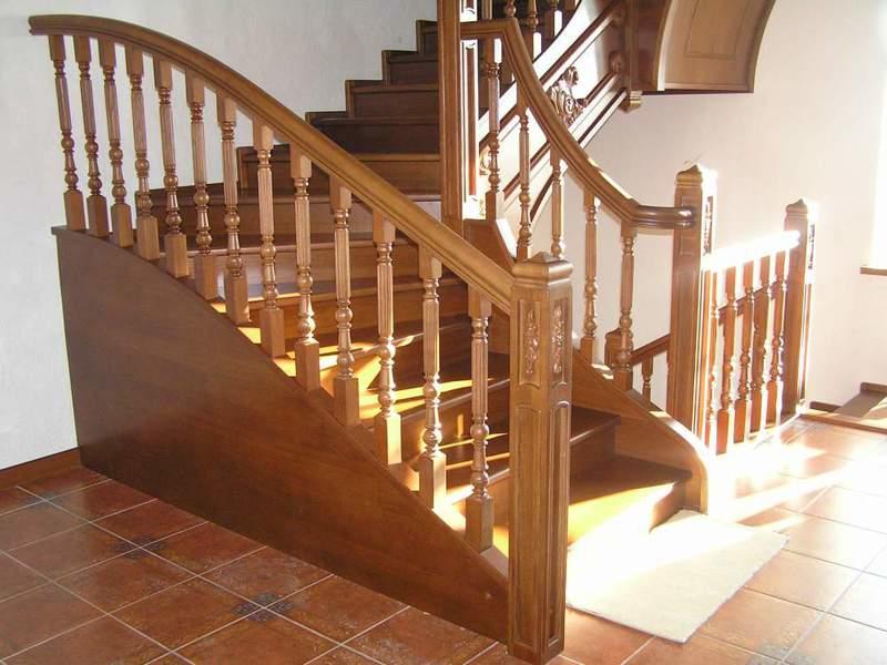 Перед тем как приступать к изготовлению и установке лестницы, в обязательном порядке нужно правильно сделать замеры как конструкции, так и помещения