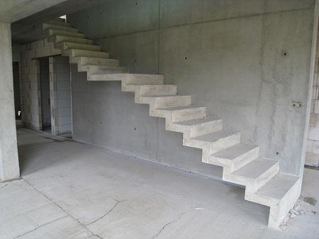 Монолитные лестницы из бетона имеют длительный срок службы и хорошую прочность 
