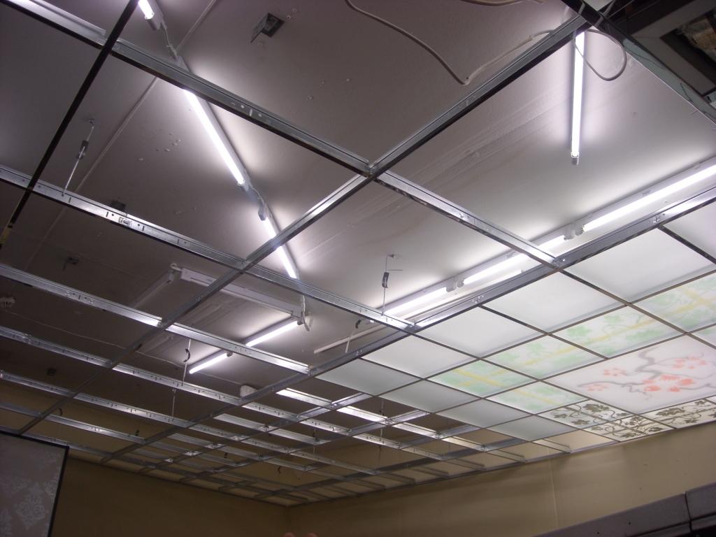 Потолок Амстронг - самый распространенный тип подвесных конструкций