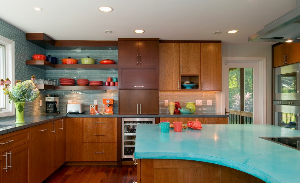 Кухонная столешница из бетона, окрашенная в бирюзовый цвет