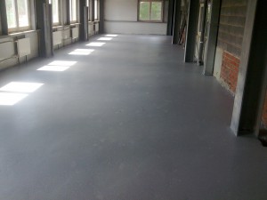 бетонный полимерный пол в помещении