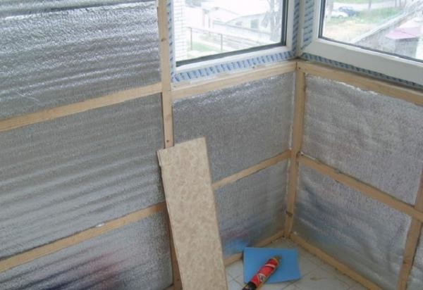 Фольгированный утеплитель для стен внутри и снаружи: фото и видео инструкция как крепить утеплитель с фольгой, отзывы о материале