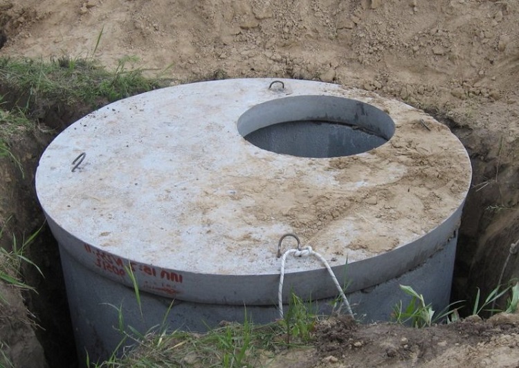 Выгребная яма из бетонных колец без дна