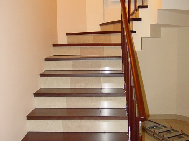 Лестница, оформленная ламинатом с облицовкой
