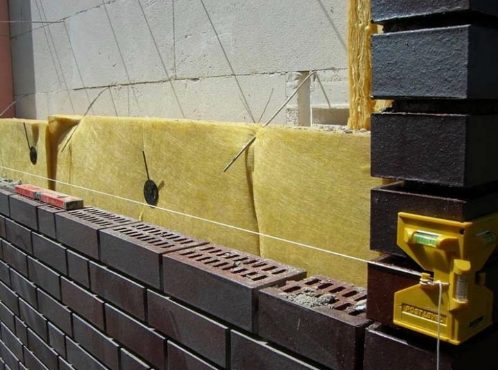 Облицовка стены из газобетона кирпичем