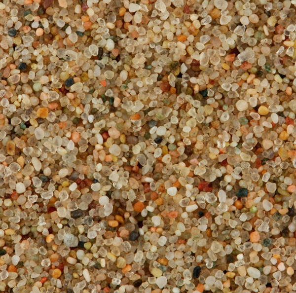 Округлые и гладкие зерна речного песка