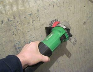 Снятие краски с бетона с помощью электроинструмента