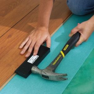 Как правильно укладывать ламинат на бетонный пол