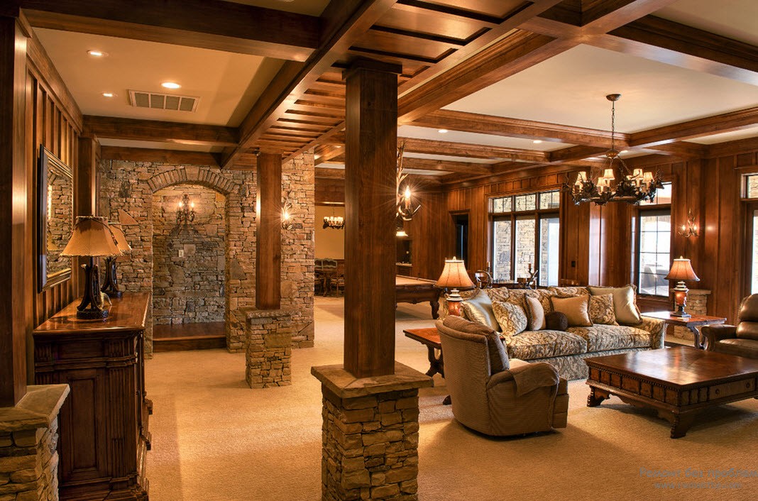 Роскошный дизайн деревянной гостиной с деревянными колоннами