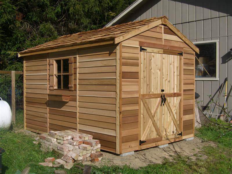 Построить деревянный сарай на даче своими руками очень просто, для этого вам пригодятся только простейшие знания, обычный инструмент и материалы