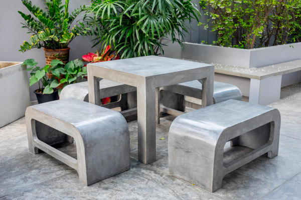 Стол и скамьи для сада из бетона