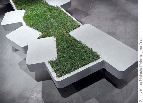 Скамья-банкетка из бетона с травяной отделкой. Фото с сайта http://www.mundo-casas.com