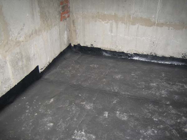Пол, залитый бетоном в подвале