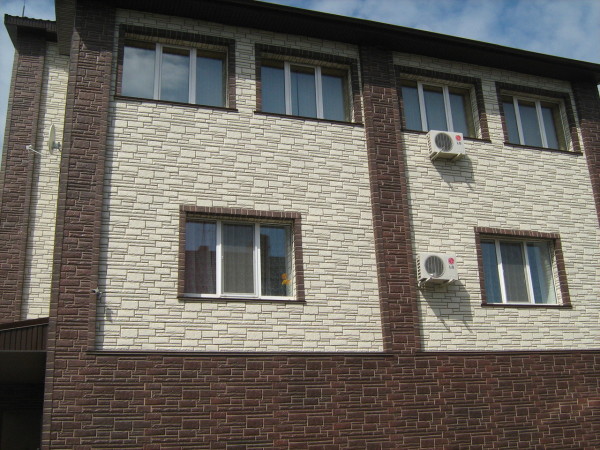 Дом, облицованный стеновыми панелями