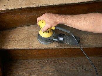 Покраска деревянной лестницы: от выбора состава до финишной обработки