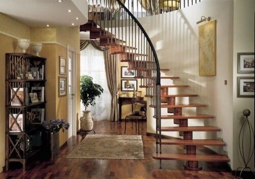 Какая лестница в доме лучше деревянная или металлическая 