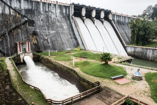 Water Gates in Neyyar Dam — стоковое фото