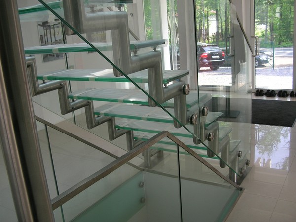 стеклянные ступени для лестниц фото