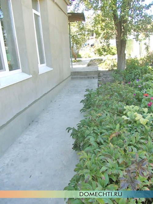 Заливка бетоном двора
